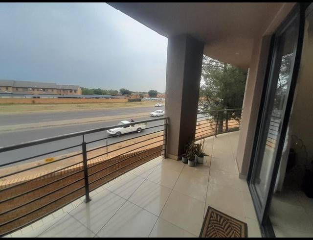 2 BEDROOM APARTMENT FOR SALE IN ROOIHUISKRAAL NORTH